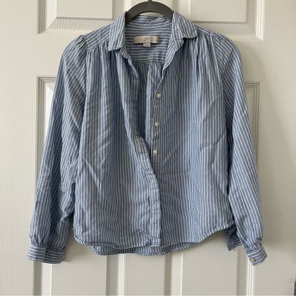 Flowy casual Blue and White Button down - Picture 3 of 5